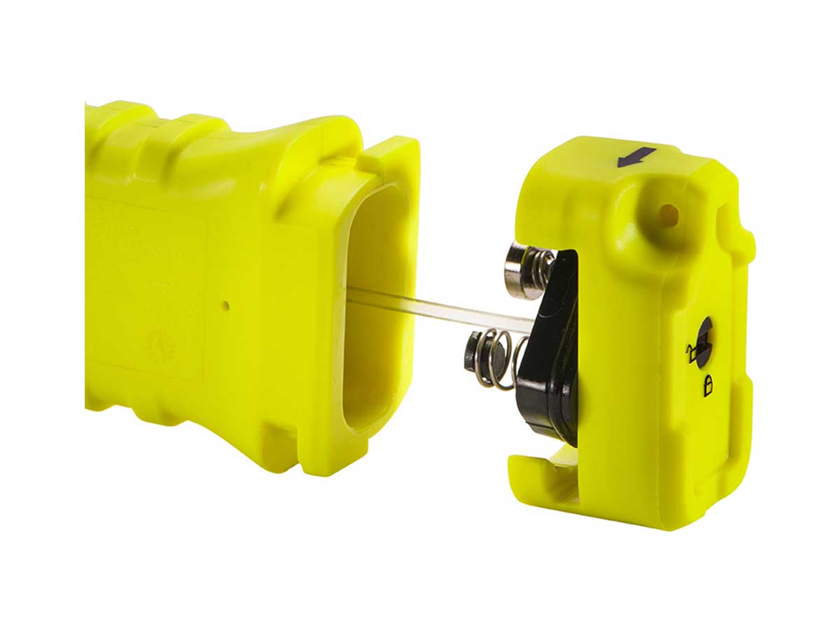 Pelican 3415M 336 Lumen Right Angle Safety Certified Light (Magnet Version) - 3AA