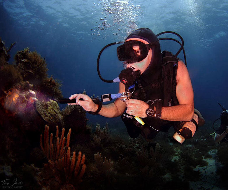 OrcaTorch D520 Rechargeable Dive Torch 1000 Lumens – BLACK